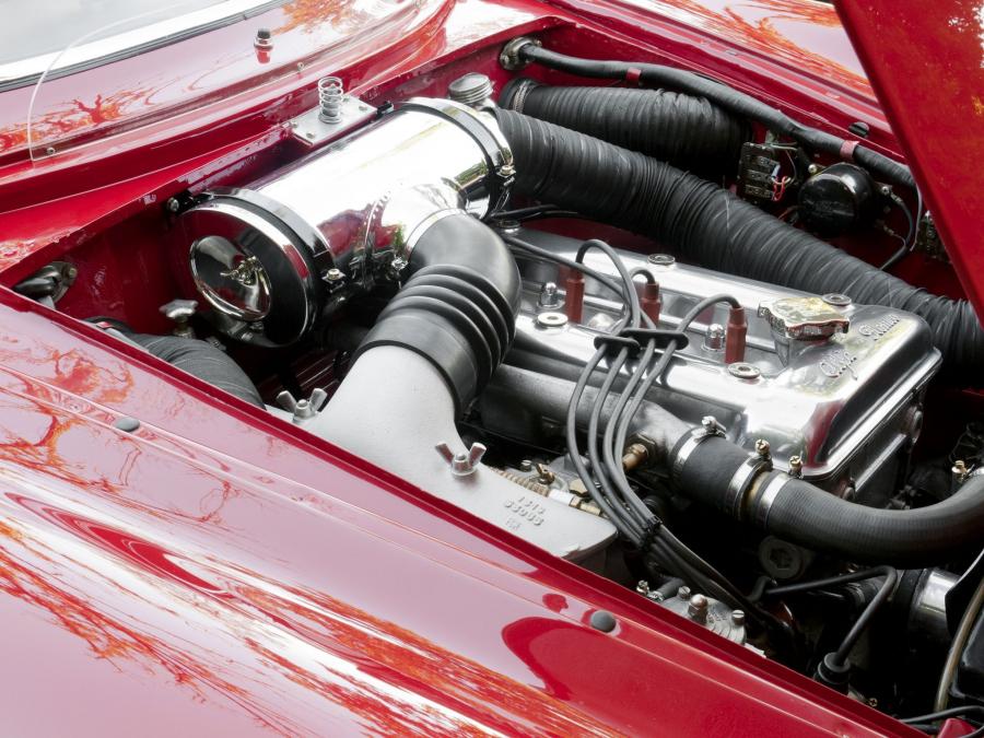 Моторный отсек Alfa Romeo Giulietta Sprint Speciale (101) 1960 года  (фото 10 из 18)